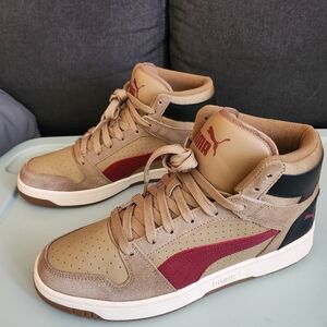 Puma Men's Beige and Burgundy Sneakers. Size 10.5